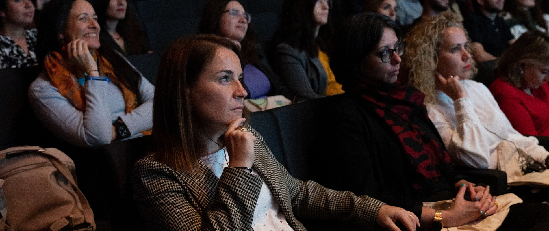 header-mujer-publico-evento-europeannetwork-enii-accioncontrahambre