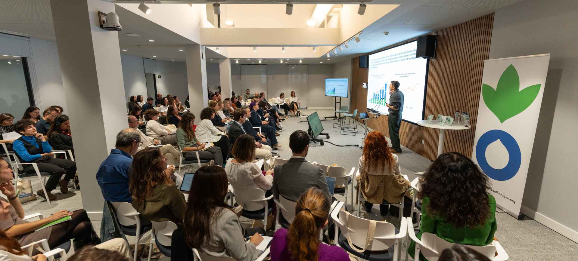 SocialInnovationLabs-Header-People-Meeting